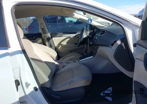 2017 Nissan Sentra S z USA, uszkodzony, nr VIN 3N1AB7APXHL637899